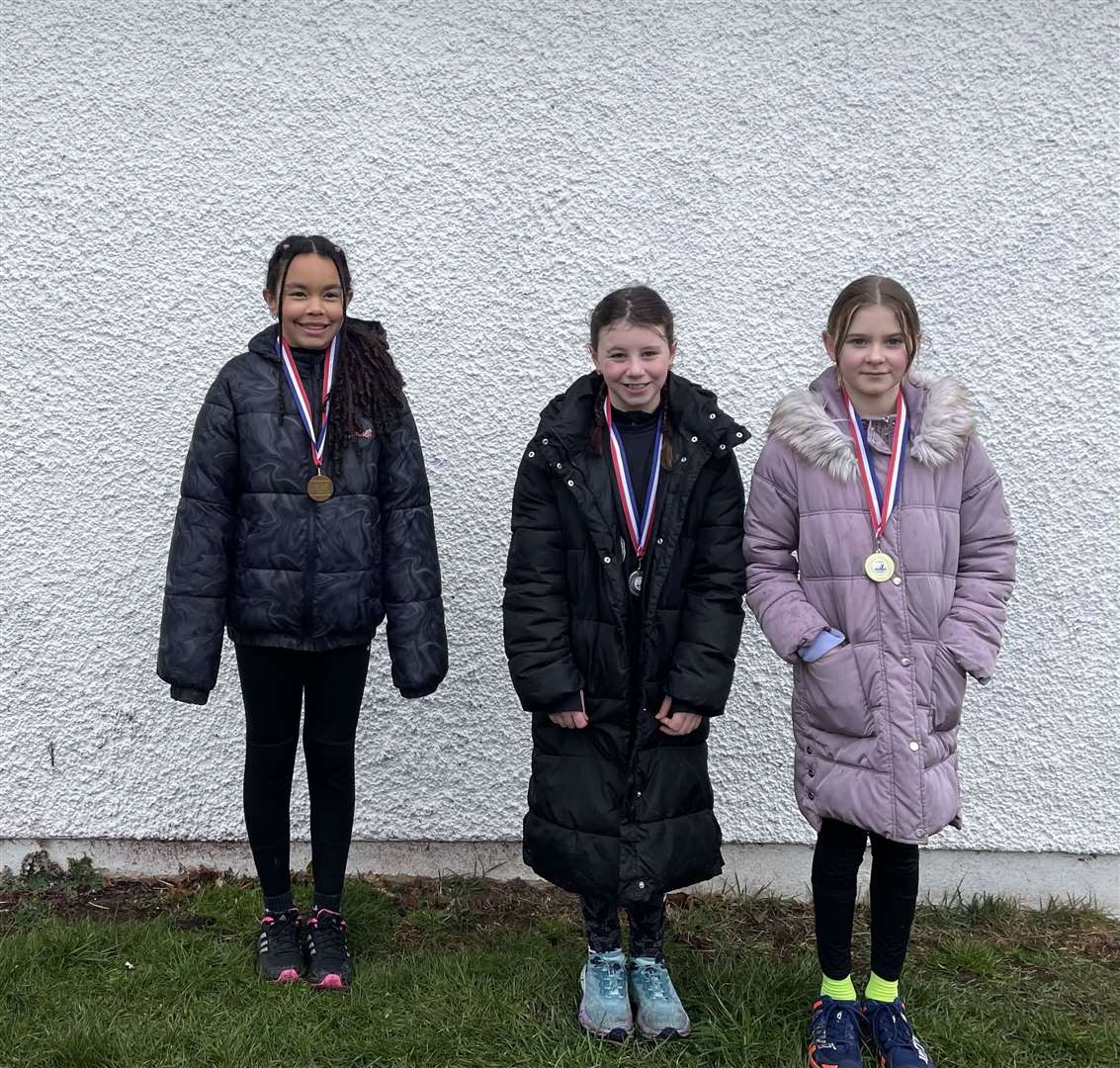 In the P6/7 girls, Ramina Rowe was third, Emily Offer second and Rhiann Gomez was the winner.