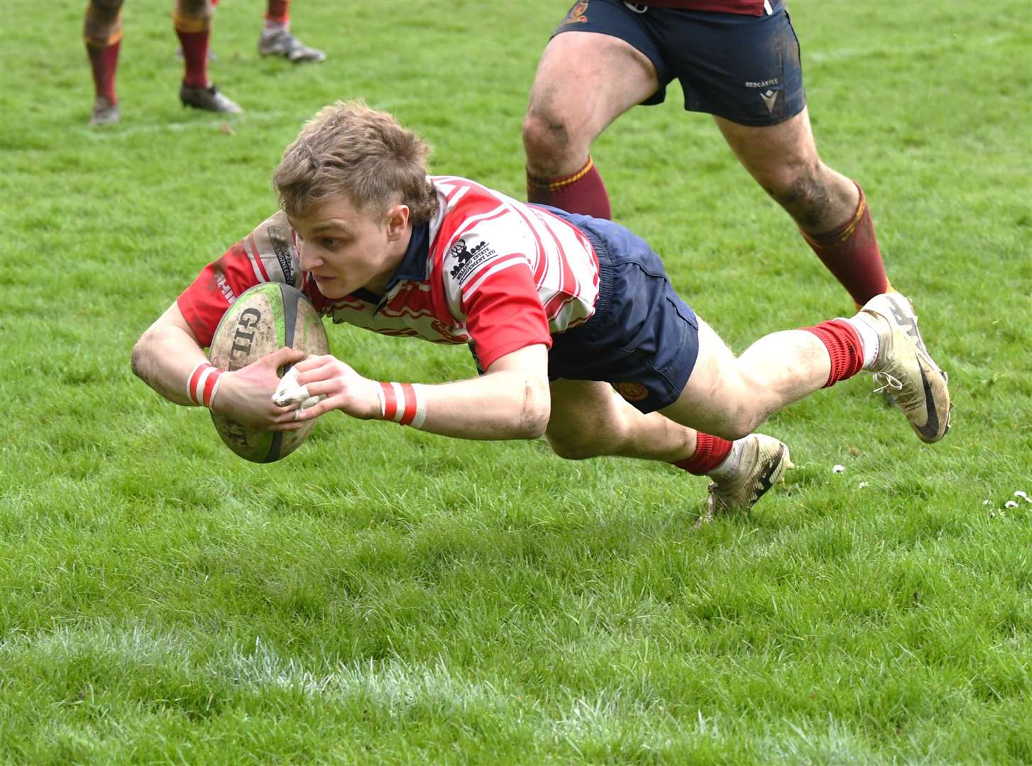 Iain Stuart scores try number eight for Moray. Picture: James Officer