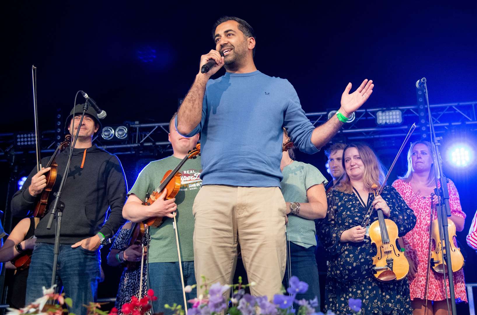 The First Minister says a few words and introduces the 'Auld Fochabers Fiddlers' on the stage. ..First Minister for Scotland Humza Yousaf pays a visit to Fochabers music festival Speyfest...Picture: Daniel Forsyth..