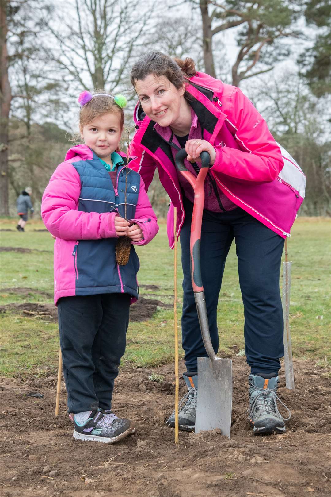 Dallas pupil Zoe Davis planting with mum Catriona. Picture: Daniel Forsyth