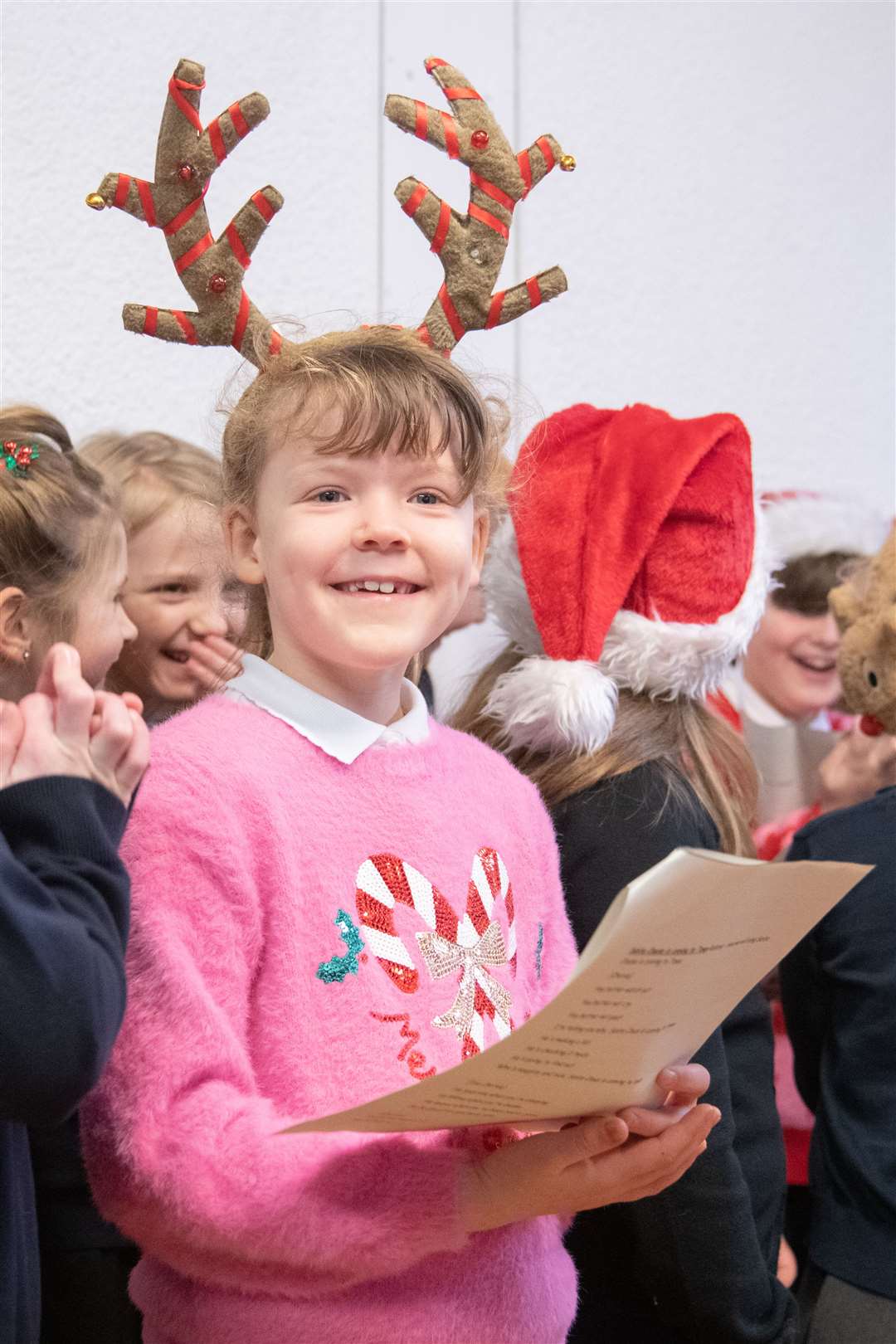 Anderson’s Primary School P3/4s sang carols in the community centre following the planting ceremony.