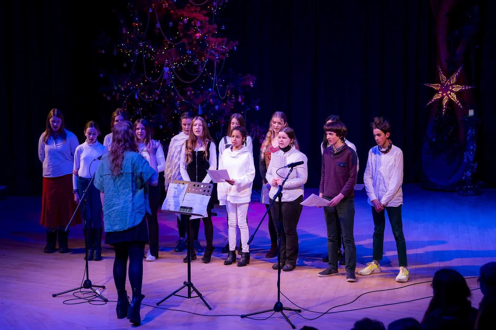 Drumduan Upper School Choir, directed by Lisa Betts. Photos by Mark Richards