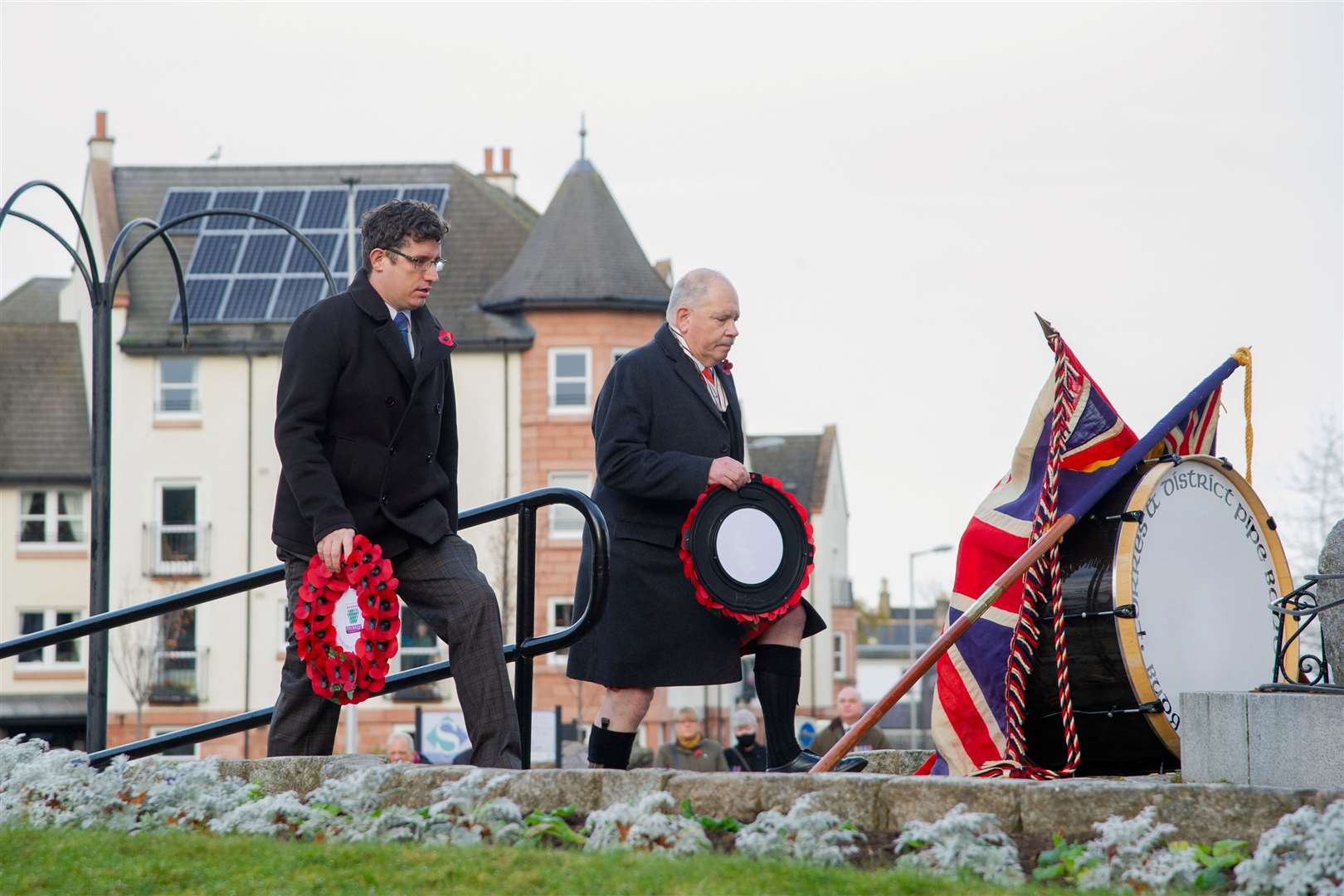 Forres Councillor Aaron McLean and Deputy Lord Lieutenant Alan James lay a wreath at the town's memorial...Remembrance Sunday 2020...Picture: Daniel Forsyth..