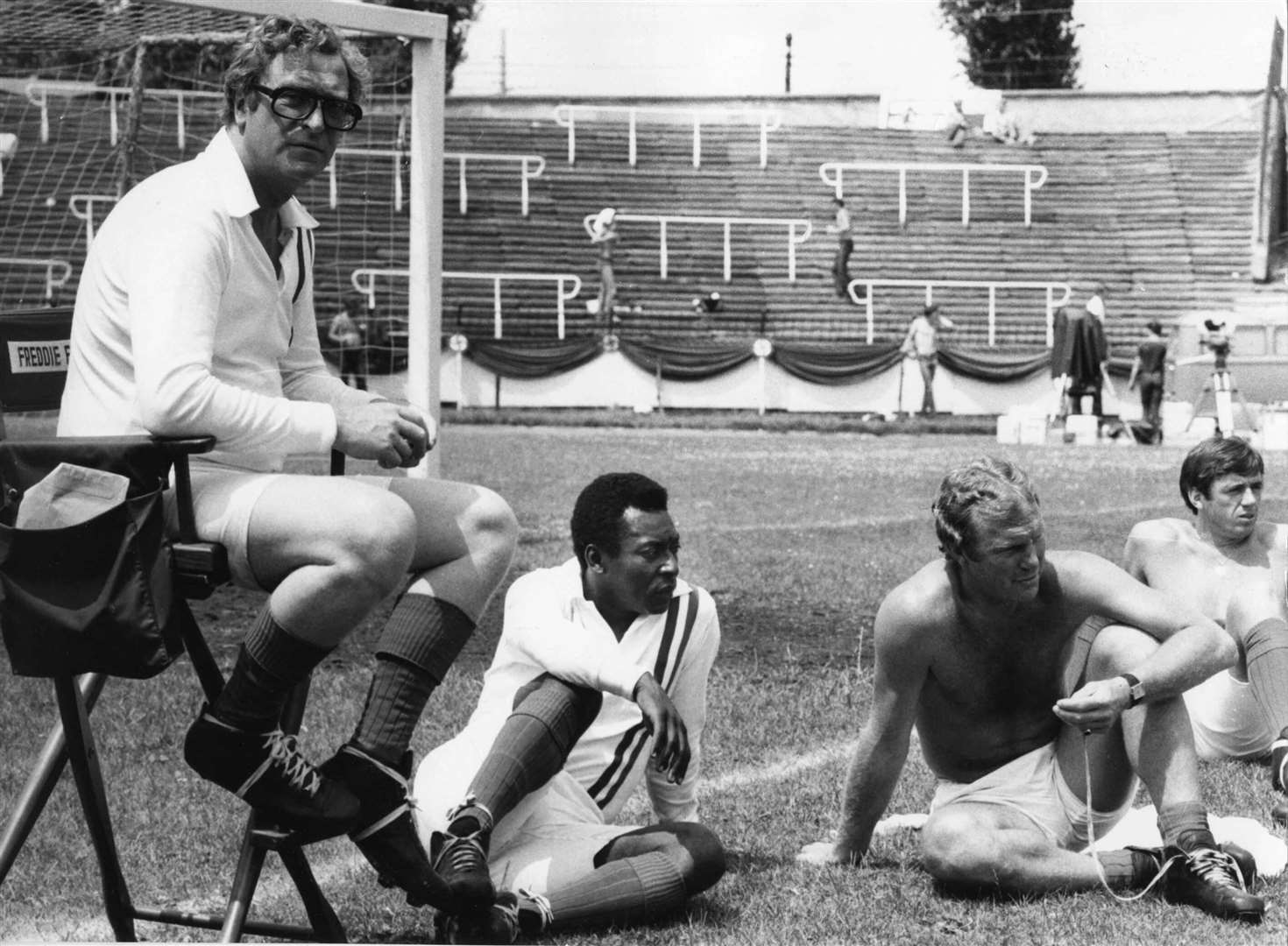 Michael Caine, seated with Pele and Bobby Moore (Independent Photo Agency/Alamy)