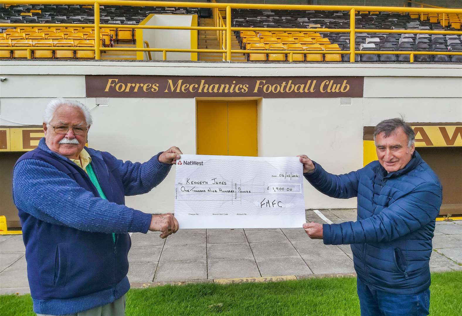 Kenneth James (left) with Cans chairman Dave Macdonald at Mosset Park.