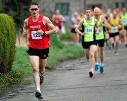 Gordon Lennox leads the way to the finishing line at the Benromach 10K