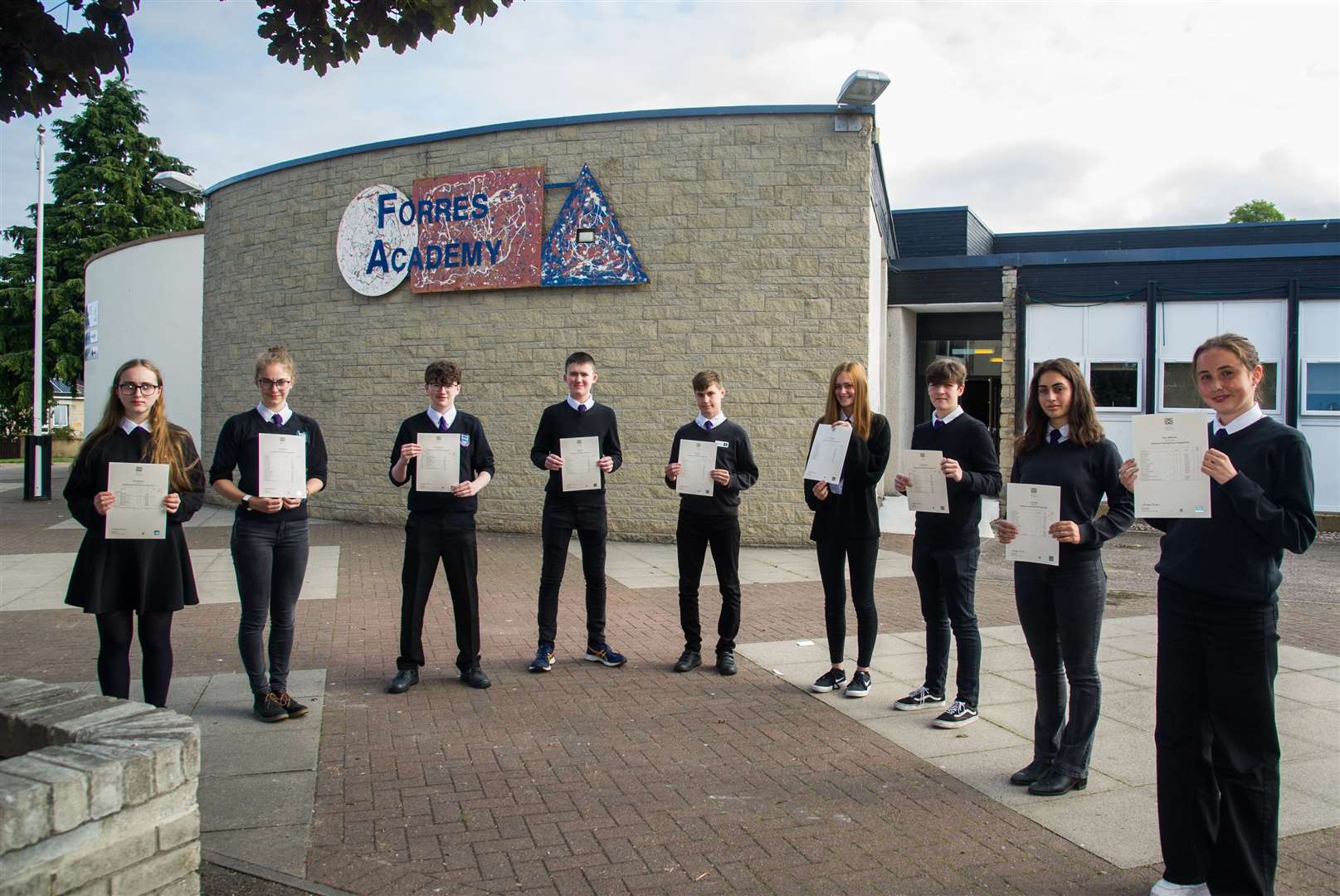 S5 pupils who received straight A's at higher level...Forres Academy pupils who earned top qualifications in their exams...Picture: Becky Saunderson..