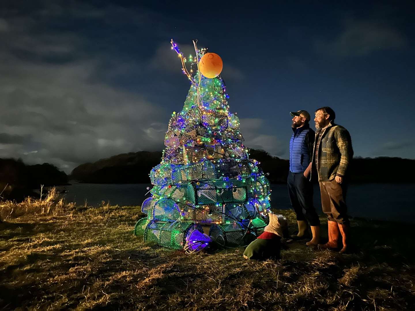 Peter MacQueen, his partner Coinneach MacLeod and their Westie Seòras celebrate Christmas at the family hut in Argyll in Nollaig sa Bhothaig.