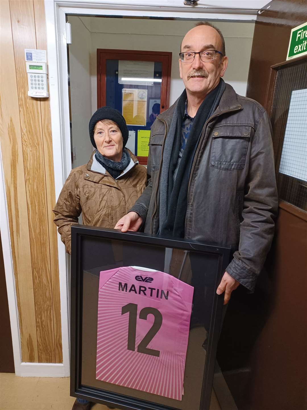 Mal Scott and wife Margaret with the jersey presented to them by Mental Mechanics.