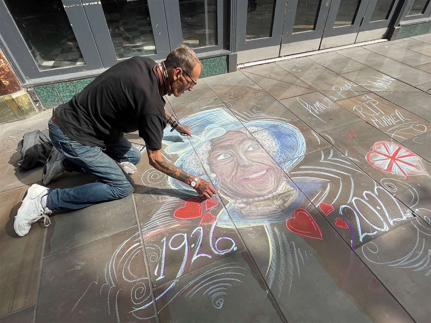Pavement artist Tony Drakes, 68, working on a tribute to the Queen in Worcester (Matthew Cooper/PA)