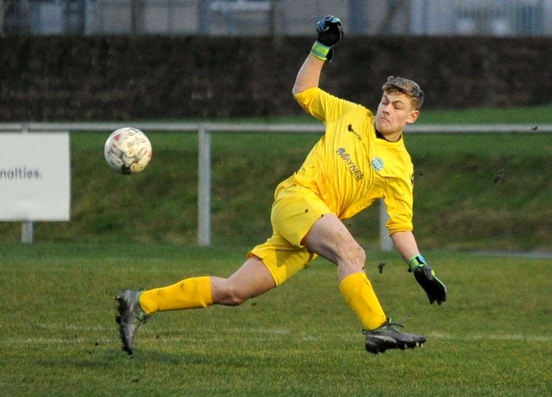 Forres will be able to play Buckie Thistle loan keeper Lee Herbert against Clach.