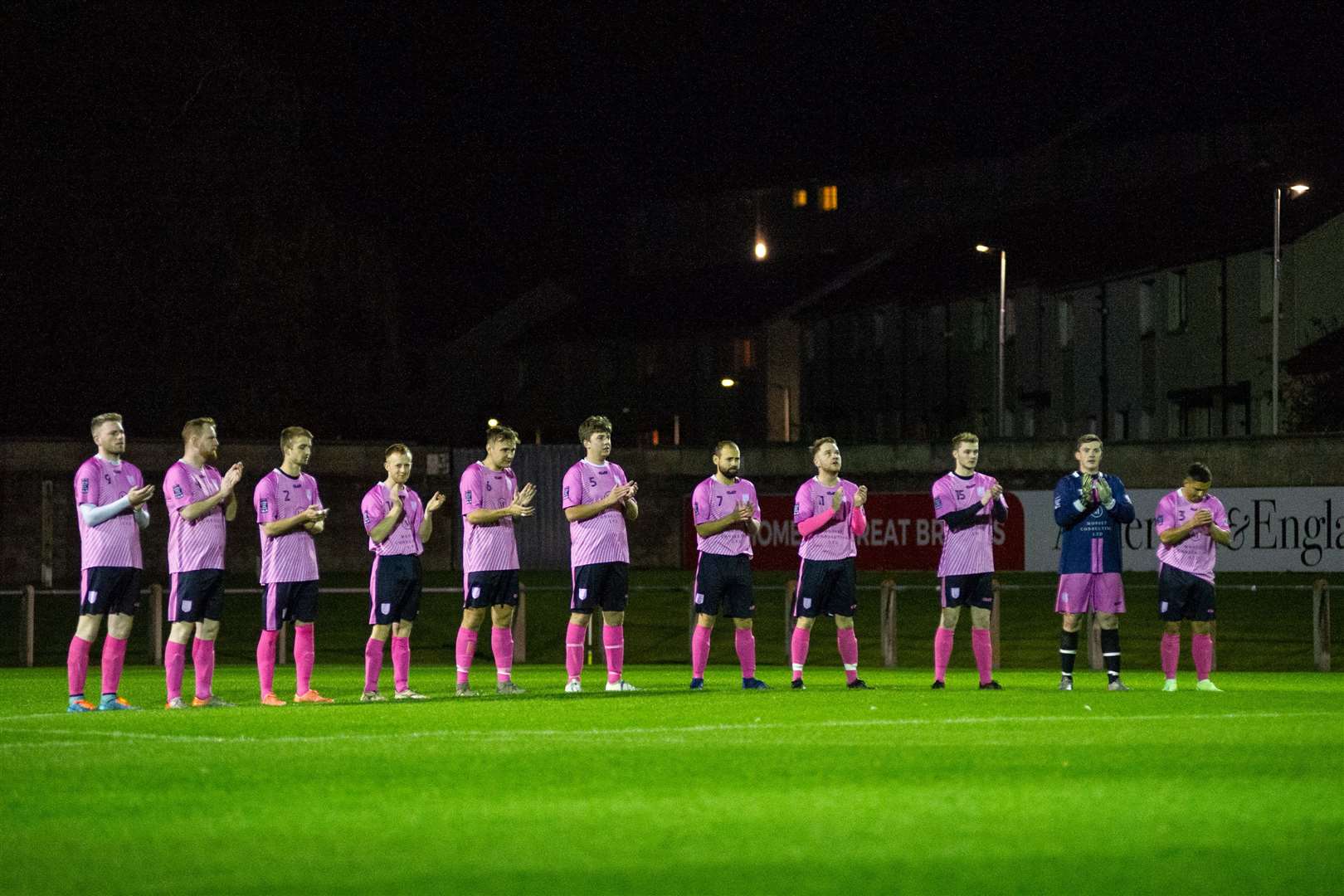 A pre-match moment of applause to celebrate the lives of Martin Scott and Charlie Tull. Picture: Daniel Forsyth