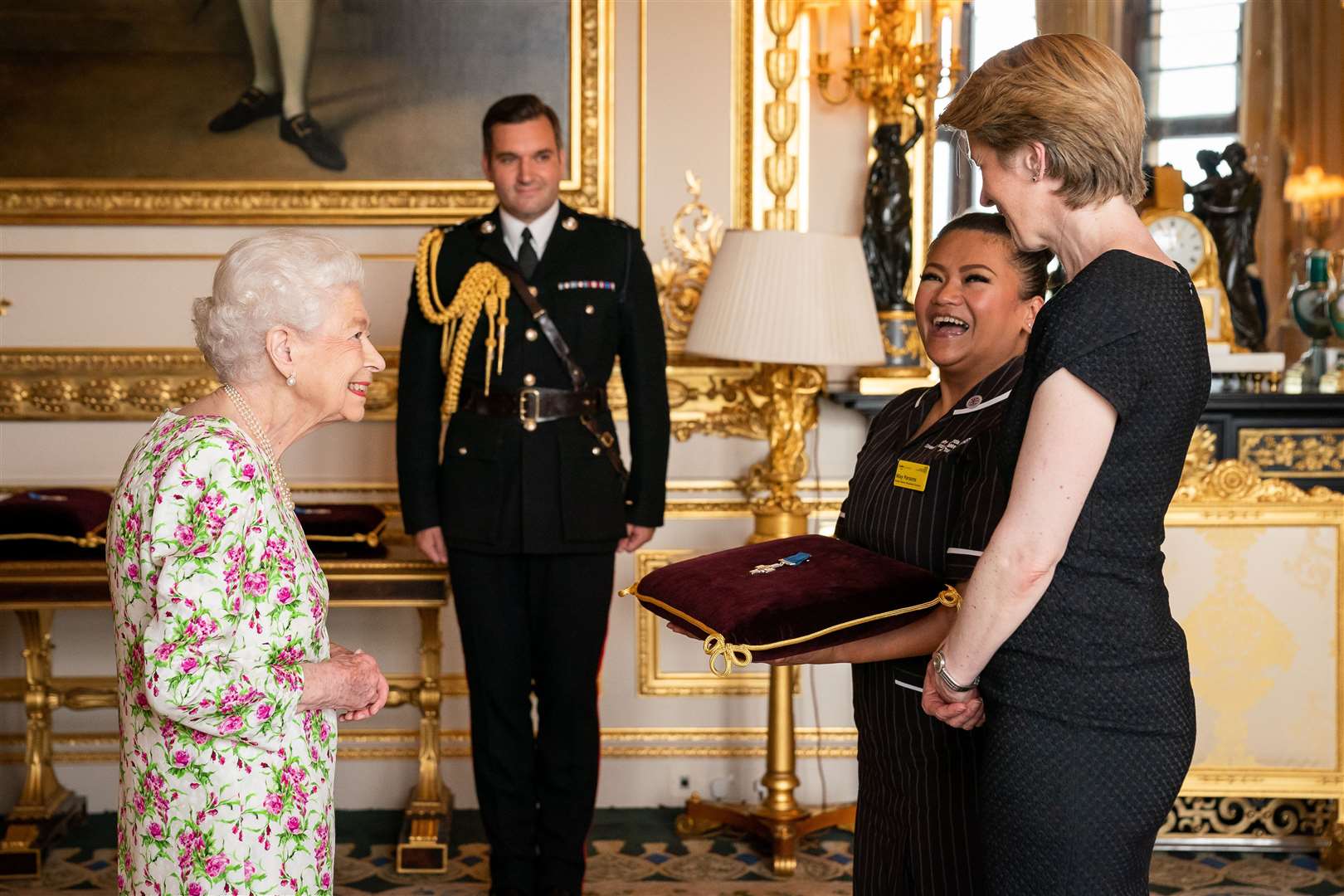 The Queen presents the George Cross to NHS England chief executive Amanda Pritchard and matron May Parsons (Aaron Chown/PA)