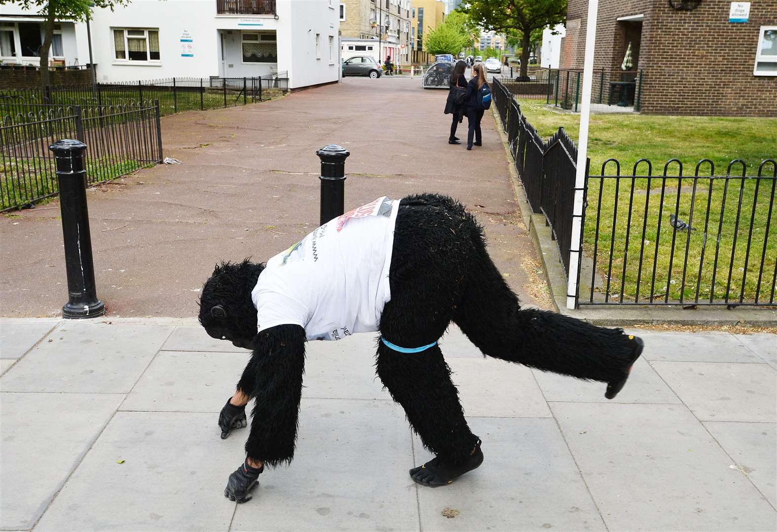 Tom Harrison when he took on the London Marathon in 2017 dressed as a gorilla (John Stillwell/PA)