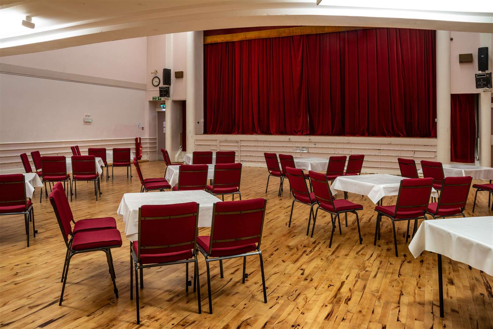 The main hall is ideal for functions, entertainment and large meetings.