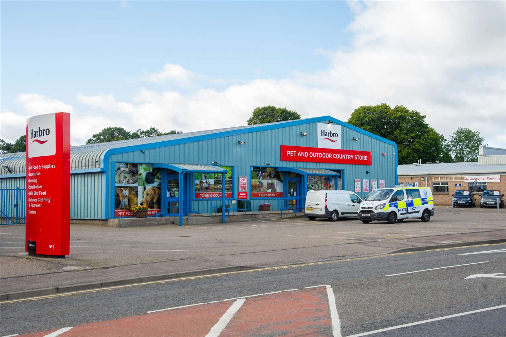 A police presence remains at Harbro Pet & Outdoor Country Store on Edgar Road, Elgin, after a break-in overnight...Picture: Daniel Forsyth..