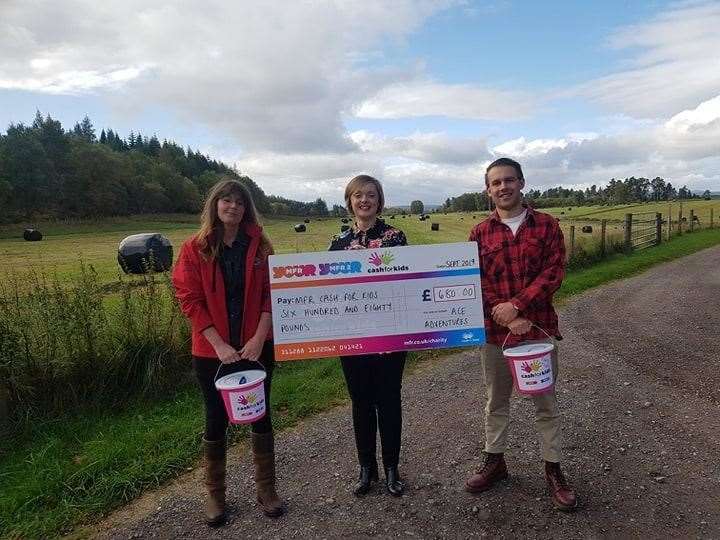 Ace Adventures general manager Tracey Lamb (left) and guide Johnny Peisker (right) handing over the funds raised to Cash For Kids.