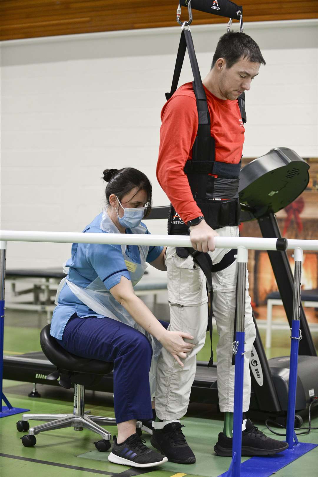 Physiotherapist Claire Lincoln with Luke Louden on the ZeroG Gait and Balance System (Queen Elizabeth National Spinal Injuries Unit/PA)