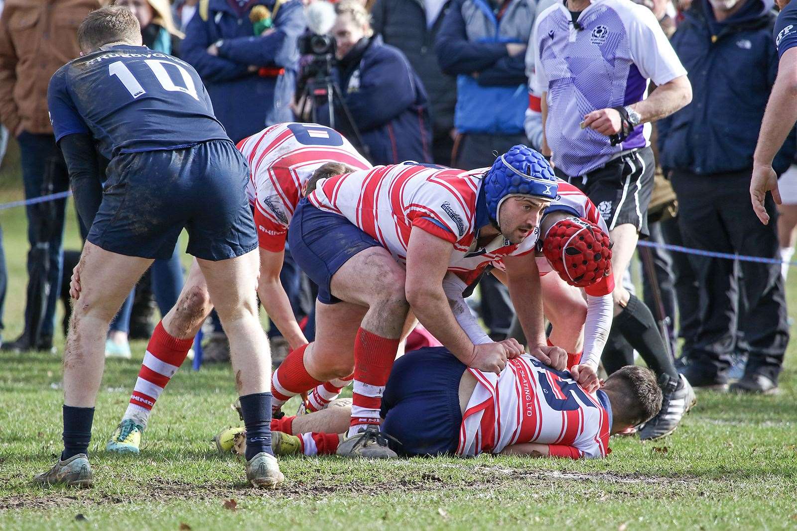 Rory Millar sets ruck with David Clarke over the ball. Picture: John MacGregor