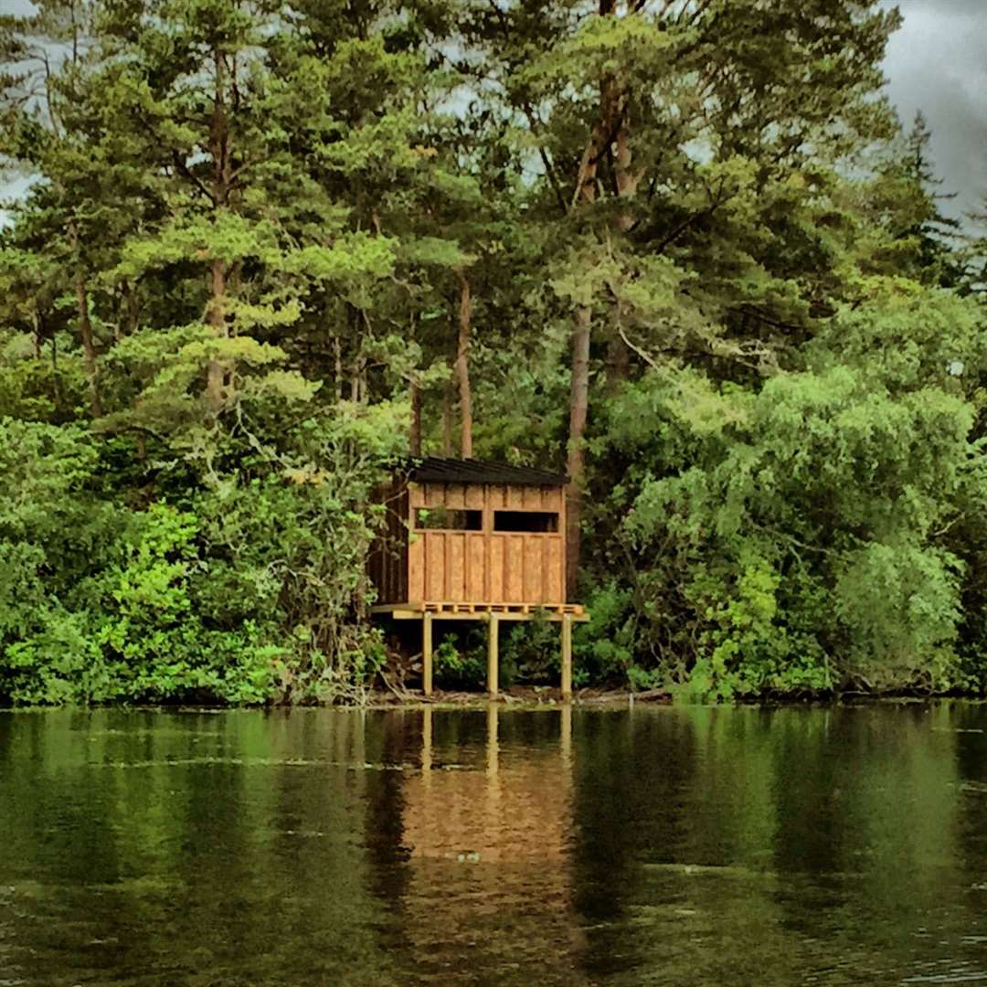 The bird hide at the south end of the loch.