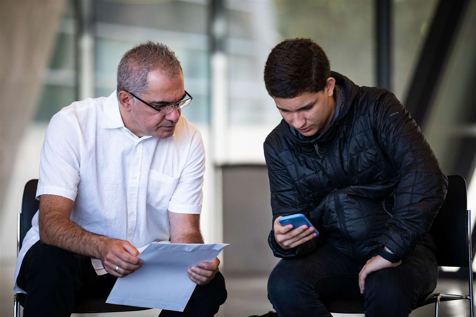 Diego Da Silva looks at his GCSE results with his father (Aaron Chown/PA)