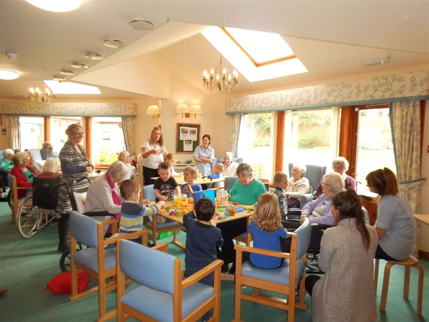 The children from Pilmuir nursery playing playdough with the residents from Meadowlark.