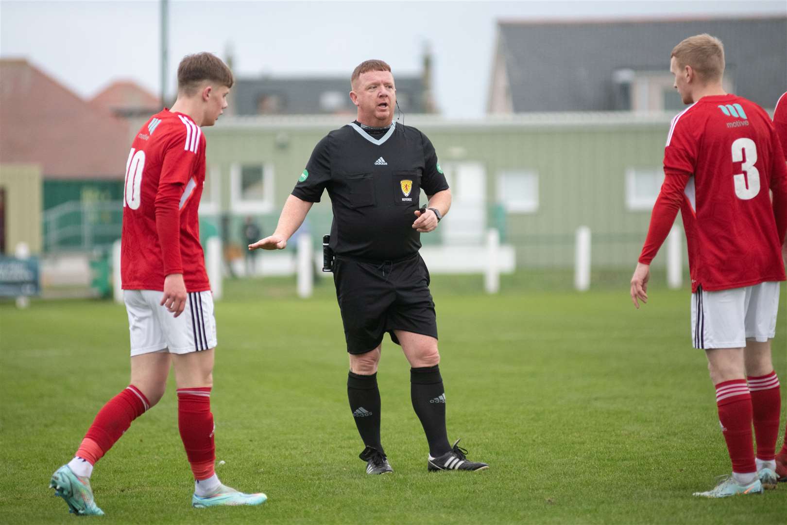 Referee Alan Proctor. Picture: Daniel Forsyth
