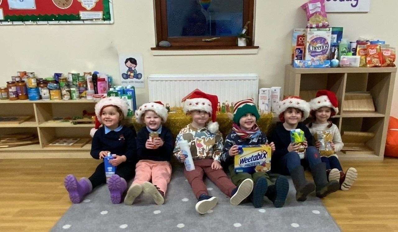 Santa's little helpers Sophie Munro (3), Hayley Burgess (3), Kian Ogg (4), Randal Watters (4), Harris Ross (4) and Mya Witkowski (4).