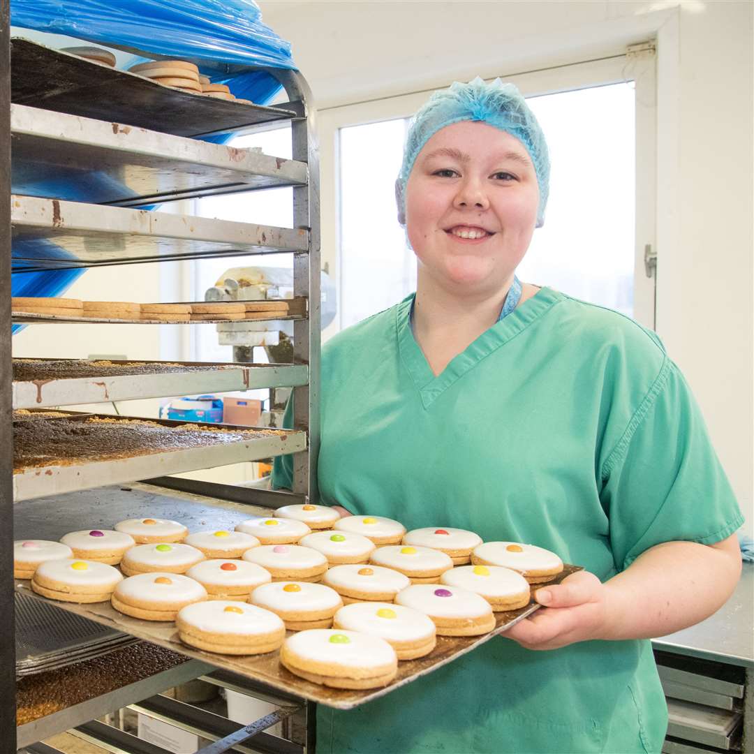 Amy McBean, chef pâtissière chez Maclean's Highland Bakery, a été acceptée dans un cours prestigieux en Suisse.  Photo : Daniel Forsyth.
