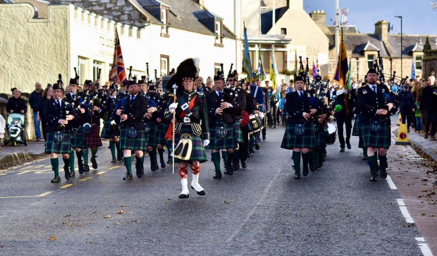 Forres Pipe Band will end a busy year playing for the community in the town centre.