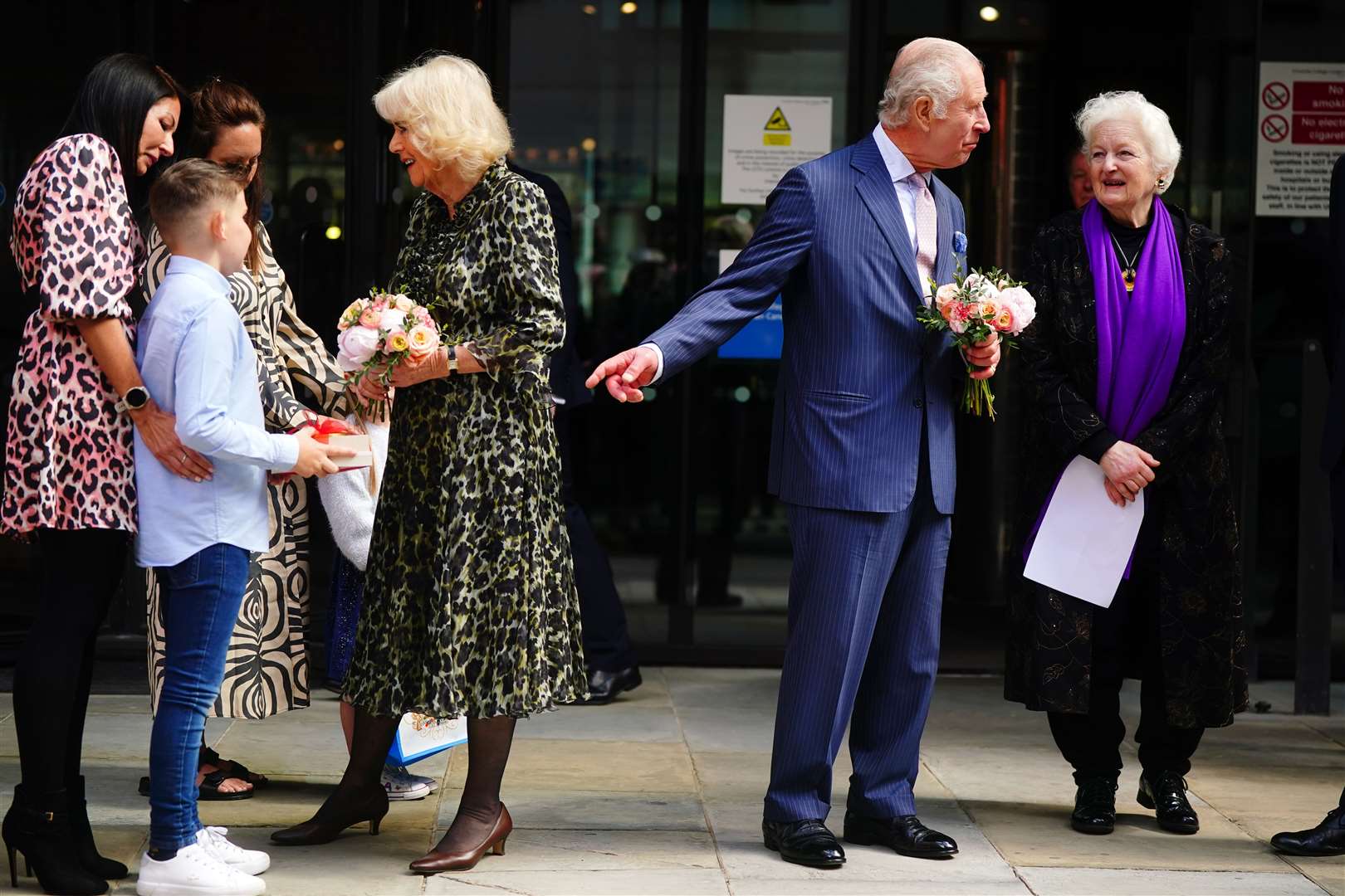 Ellis Edwards and his mother Carly Edwards with the Queen (Victoria Jones/PA)