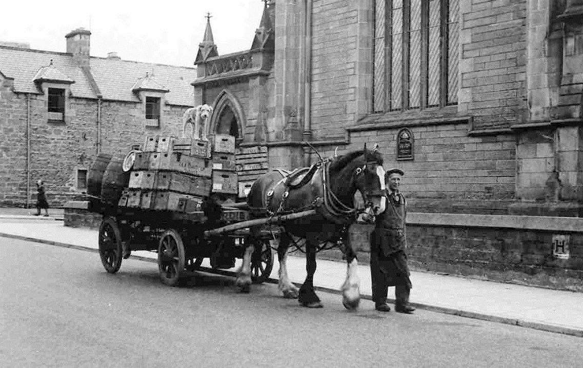 Sandy Grant with his horse and cart, 1960.