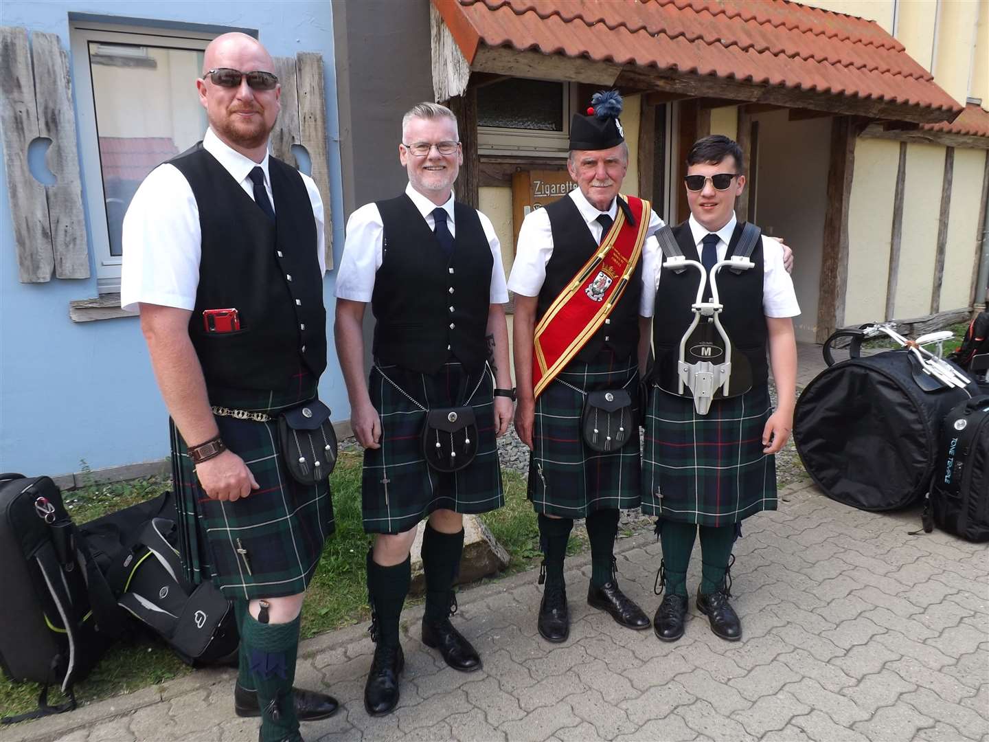 Pipe Major Johnathan Scott, William Young, DrumMajor Mike Munro und Tyler Smith in Goslar.